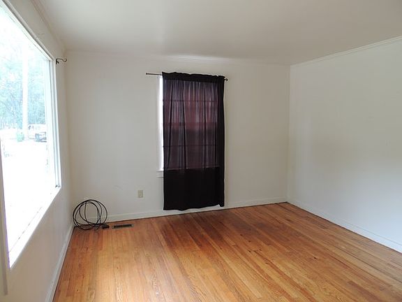 3rd image of 2104 Charlton St