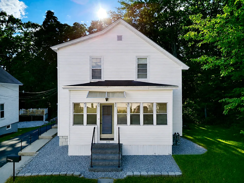242 Lafayette St #1