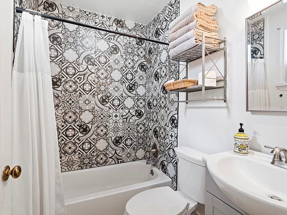 5th image of 1514 Saint Ann St
