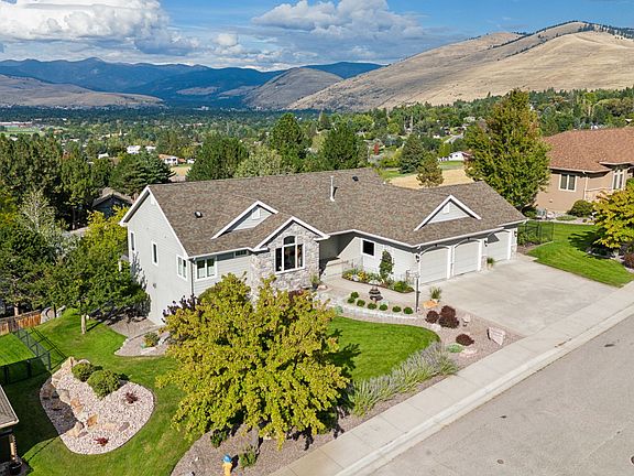 3rd image of 1204 Landons Way