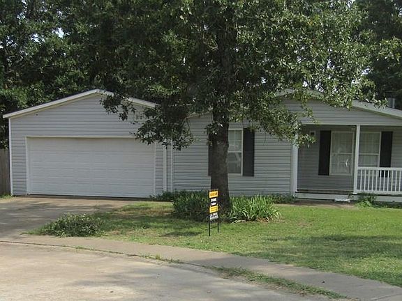 2nd image of 121 Grande Ln