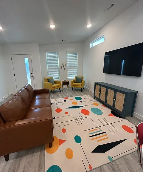1061 States Ave — Photo 14