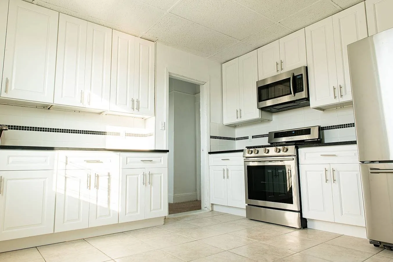 4 bed, 1.0 bath, 1300 sqft, $3,600 — Photo 1
