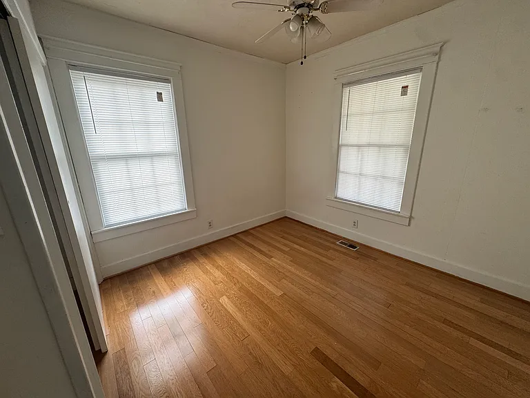1057 Green St — Photo 16