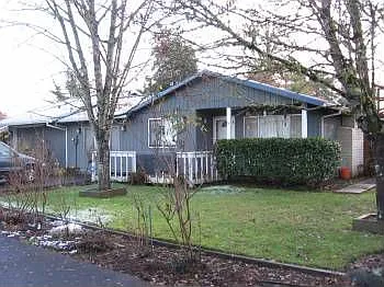 1222 NE Thomas St photo 1