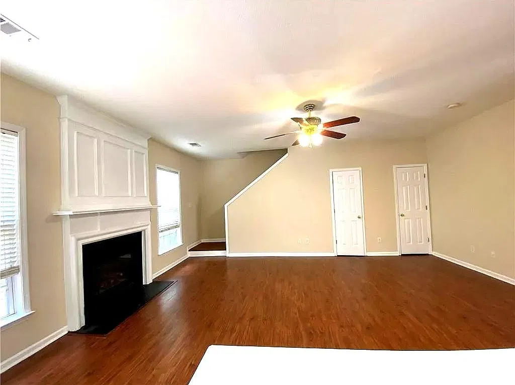 3 bed, 2.5 bath, 1642 sqft, $2,100 — Photo 3