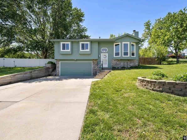 9904 S 9th Cir, Bellevue, NE 68123