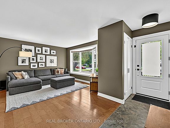 3rd image of 110 Murray Dr