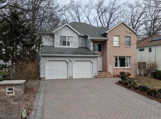 11 Nutting Rd, Morris Plains, NJ 07950