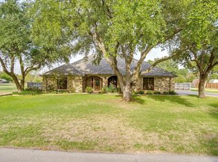 916 Sterling Ln, Crowley, TX 76036