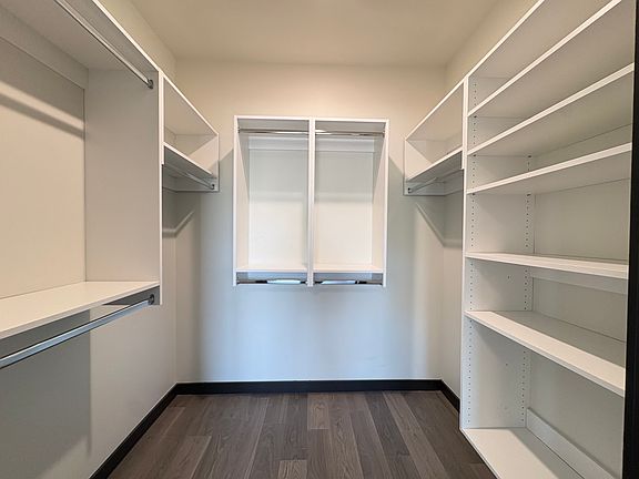 4th image of 140 Mallory Ave #402
