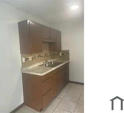 2226 Leo Dr #C — Photo 2