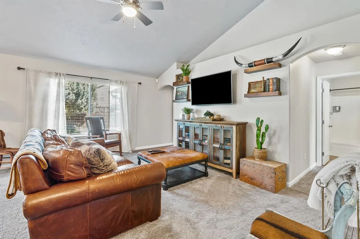 4 bed, 2.0 bath, 1593 sqft, $6,641 — Photo 3
