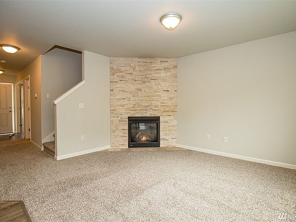 2nd image of 303 NE Tronson Cir