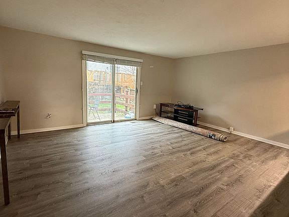 5th image of 10 Pin Oak Ct