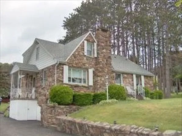 2751 Four Mile Dr, Montoursville, PA 17754