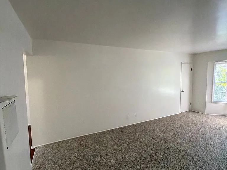 Spacious 2-bedroom apartment for rent — Photo 11