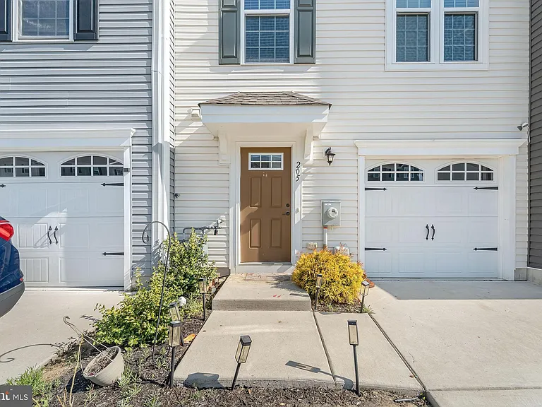 205 Dalton Dr — Photo 4