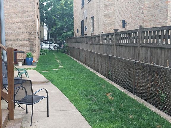 3rd image of 2250 W Melrose St #2W