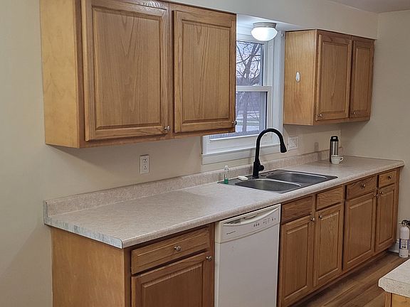 2nd image of 240 Lewis St NE