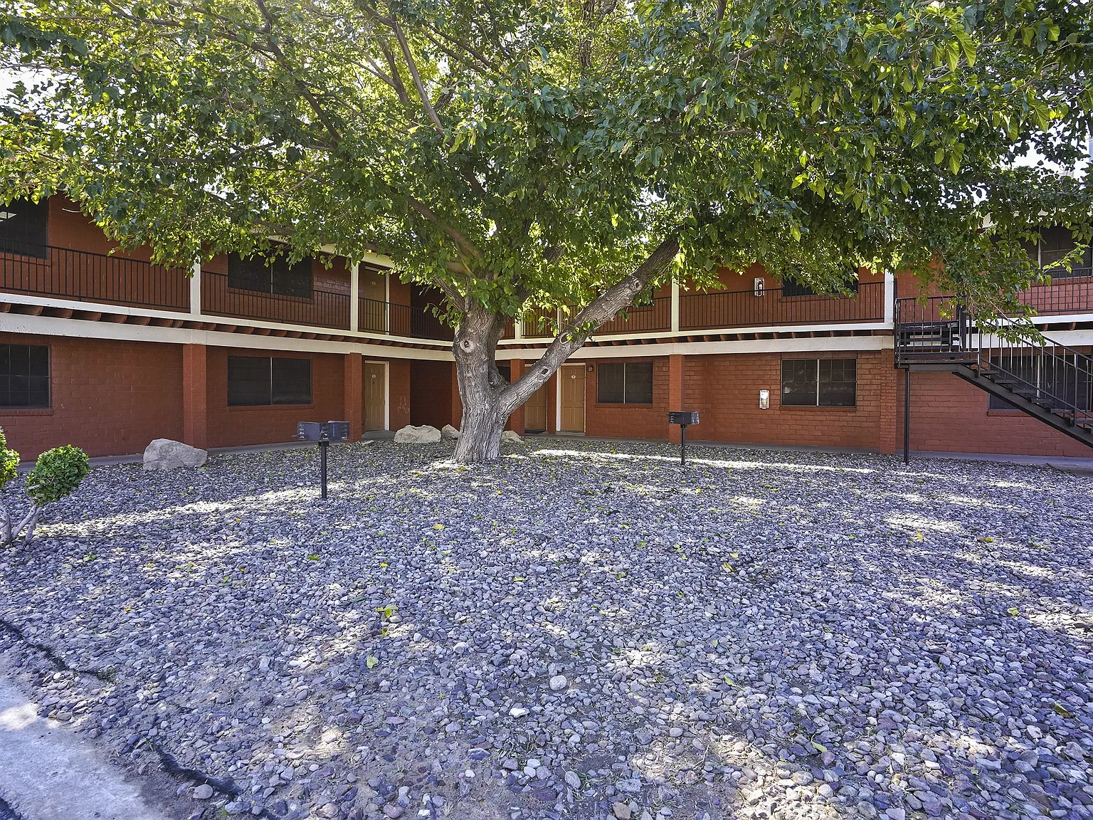 Paso Oeste Apartments — Photo 4