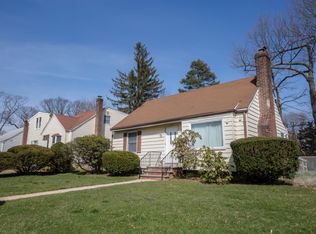 32 Buckeye Rd, Glen Cove, NY 11542