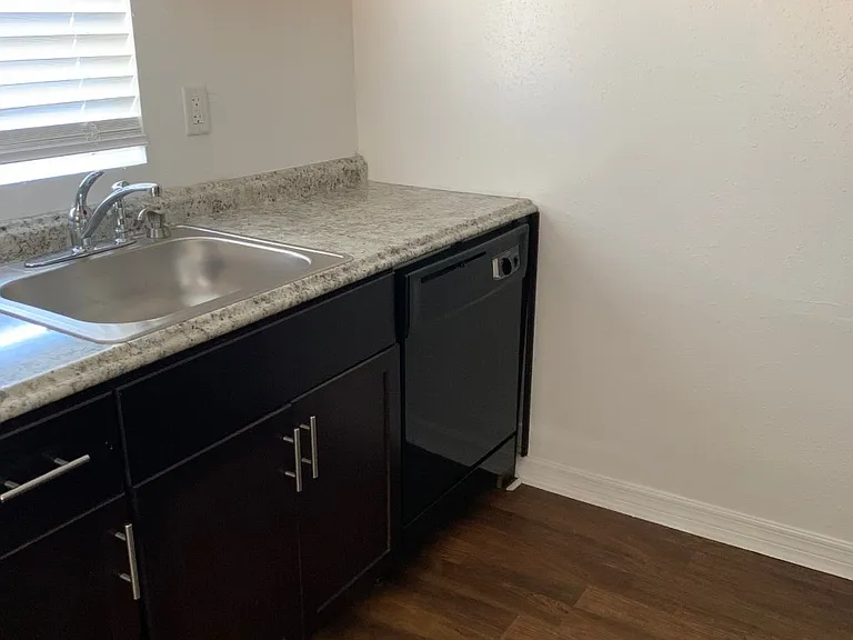 2056 Ernest St #3 — Photo 8
