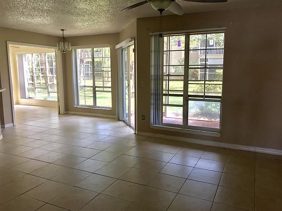 4th image of 4687 Pembrook Pl #101