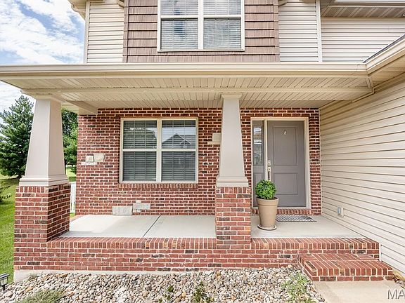 2nd image of 832 Bridgeway Dr