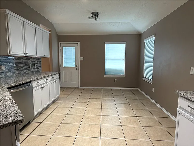 9510 Barr Spring Dr — Photo 10