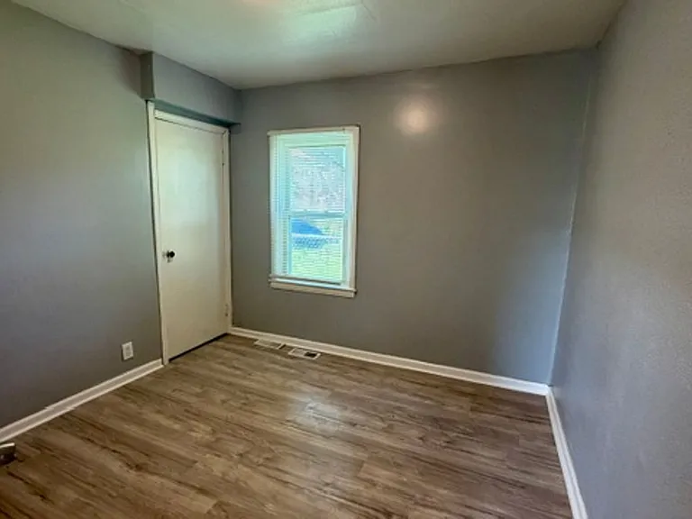 11334 Sussex St — Photo 7