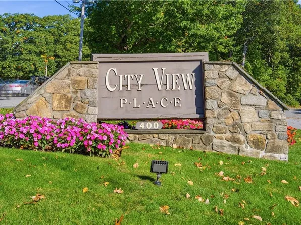 400 Meshanticut Valley Pkwy APT 16, Cranston, RI 02920