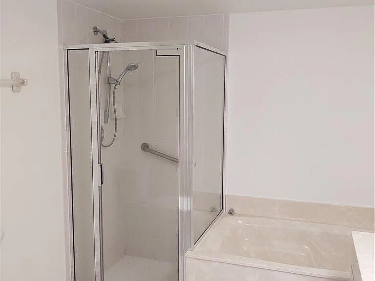 5801 Coach House Cir #B — Photo 18