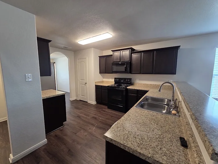 6731 Rosenthal Pass — Photo 4
