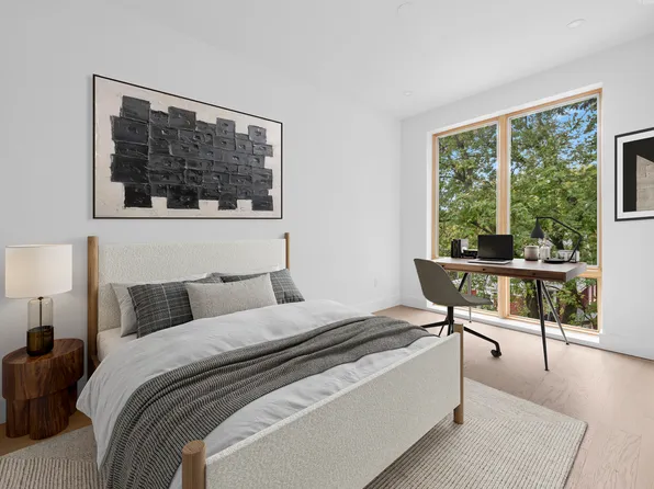 184 Hawthorne Street image 3 of 11