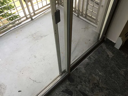 Rented by Metroline Realty | media 37