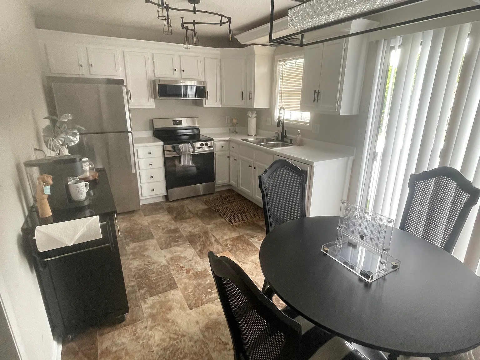 2 bed, 1.5 bath, 1000 sqft, $3,900 — Photo 4