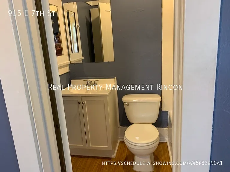 915 E 7th St — Photo 15