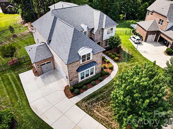 2nd image of 13030 Fen Ct