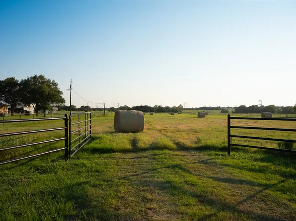 7303 Bickham Cemetery Rd, Bryan, TX 77808