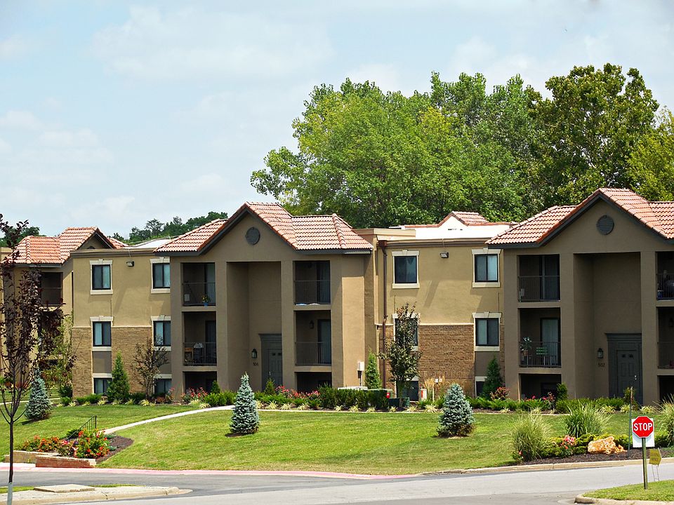 The Hills Apartments in Kansas City Missouri