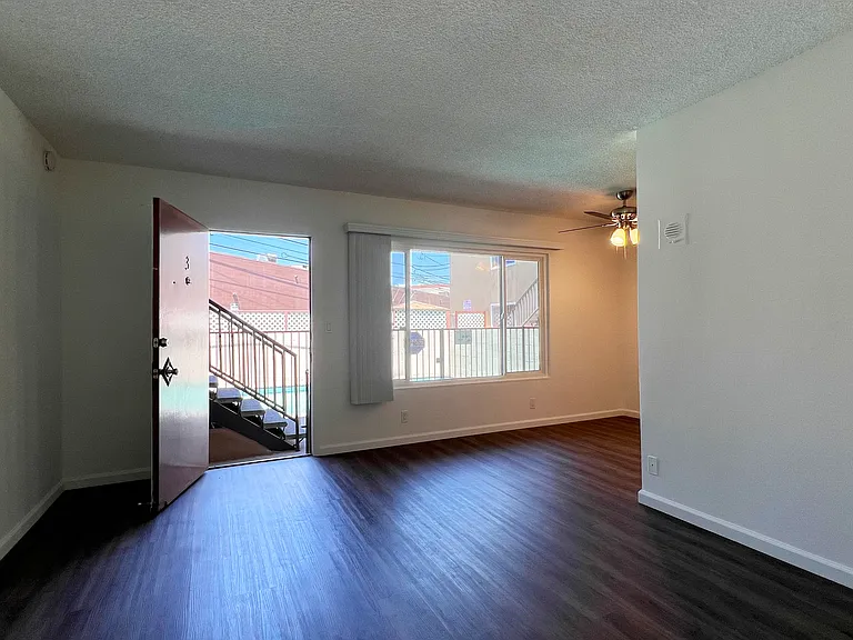 2540 S Barrington Ave #3 — Photo 11