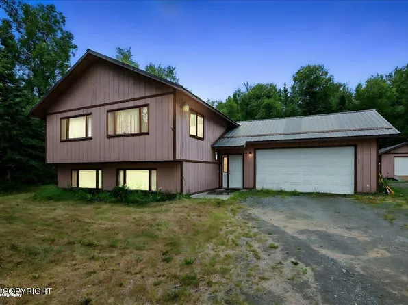 10135 E Strand Dr, Palmer, AK 99645