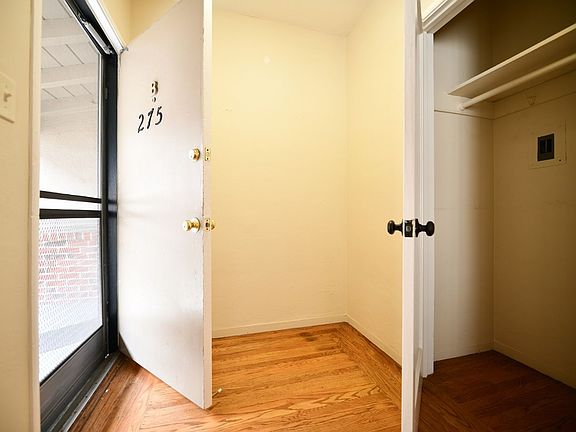 3rd image of 275 Macarthur Blvd #B