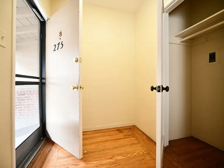 275 Macarthur Blvd — Photo 3
