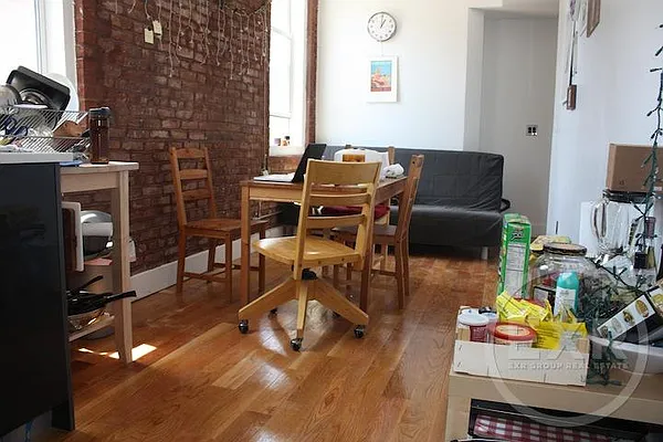 Rented by EXR | media 80