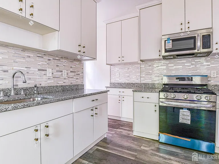 212 Easton Ave #1 — Photo 9