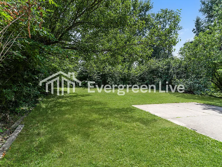 10298 Menominee Dr — Photo 15
