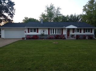 1303 W Ravinwoods Rd, Peoria, IL 61615