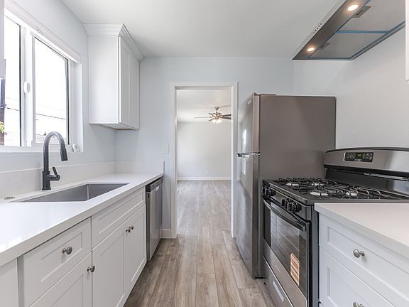 5th image of 2153 N Raymond Ave #0